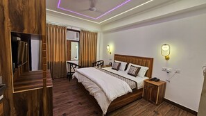 Deluxe Double Room | Free WiFi - White House Hotel And Banquet (Greater Noida)