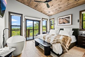 4 bedrooms, desk, free WiFi, bed sheets