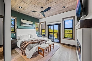 4 bedrooms, desk, free WiFi, bed sheets - Loaded Luxe w/Pool*Theater*Hot Tub*Fireplace*Game Room*Views! (Sevierville)
