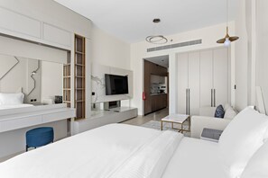 1 bedroom, desk, iron/ironing board, travel cot - Chic Studio in Arjan with pool game room and gym (Dubai)