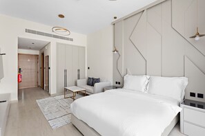 1 bedroom, desk, iron/ironing board, travel cot - Lux studio in Arjan with pool and full amenities (Dubai)