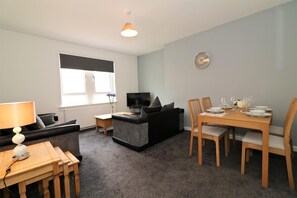 4 bedrooms - Newbattle House Airdrie (Airdrie)