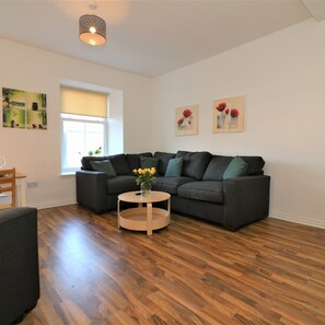 Apartment - No 1 Bonnet Apartments - 2 Bed (Lanark)