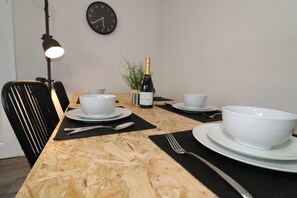 4 bedrooms - Caldercruix House - Airdrie (Airdrie)