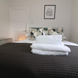 4 bedrooms - Caldercruix House - Airdrie (Airdrie)