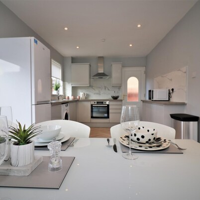 Moore View - Hamilton