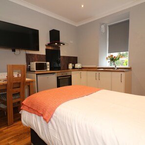 Apartment | 1 bedroom - Linden Cottage Room 2 - Airdrie (Airdrie)