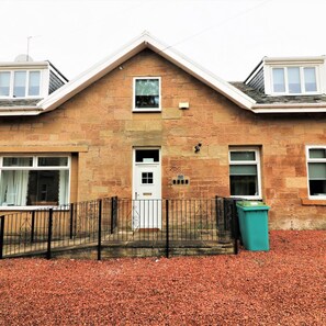 Apartment | 1 bedroom - Linden Cottage Room 2 - Airdrie (Airdrie)