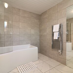 Apartment, Smoking | 4 bedrooms