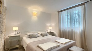 2 bedrooms, iron/ironing board, free WiFi, bed sheets - Villa Cartolina by Villas Guide (Bijele Zemlje)