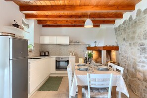 Réfrigérateur, four, lave-vaisselle, grille-pain