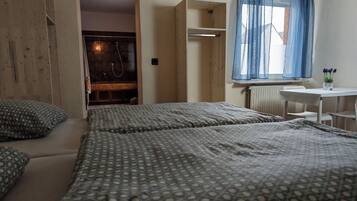 Chambre Double, salle de bains privée