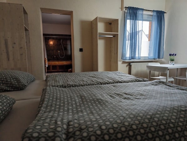 Doppelzimmer, eigenes Bad