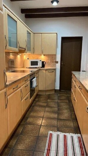 Basic Double or Twin Room | Private kitchen
