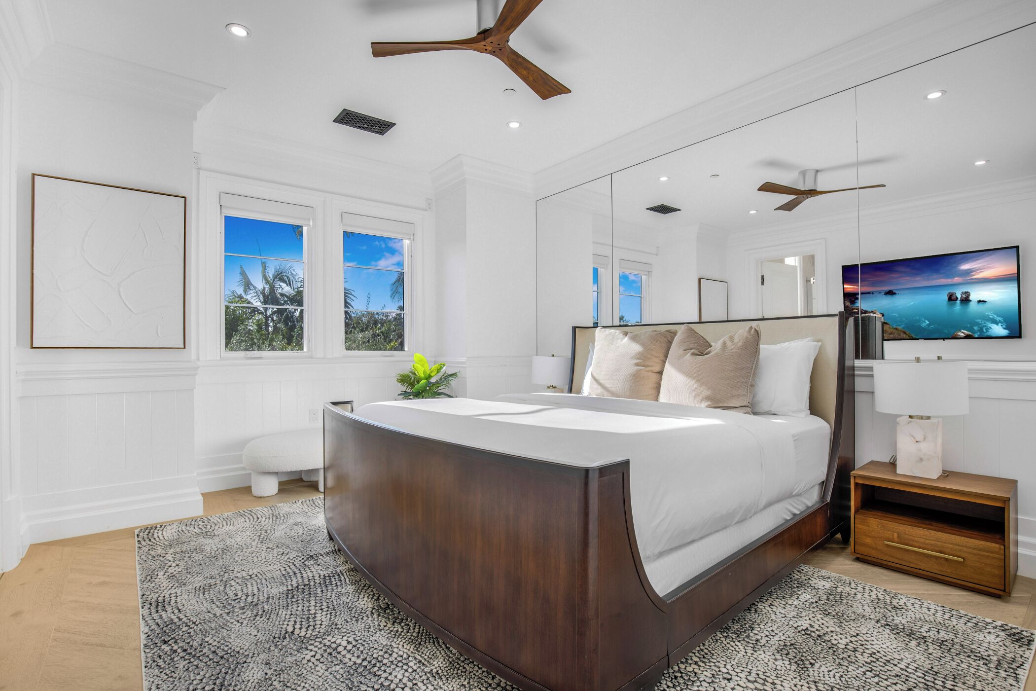 5 bedrooms, iron/ironing board, WiFi, bed sheets