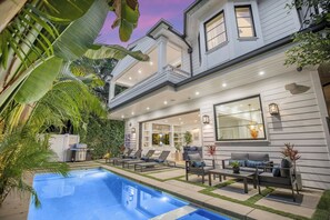 Een verwarmd zwembad