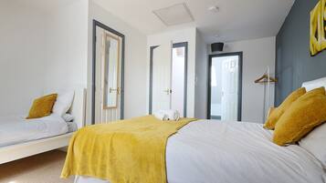 4 bedrooms, iron/ironing board, free WiFi, bed sheets