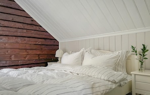 2 bedrooms, travel cot