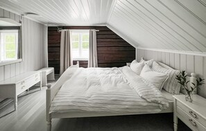 2 slaapkamers, reisbedje