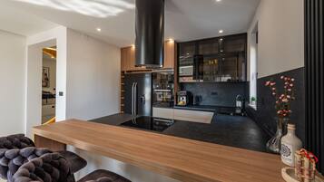Coffee/tea maker, microwave, oven, dishwasher