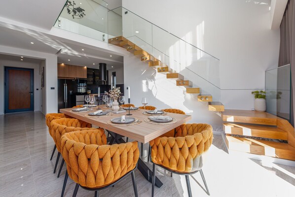 Étkezés a szobában