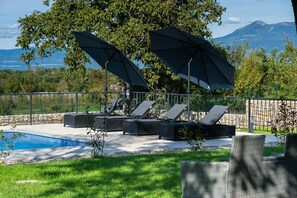 Terrace/patio - Villa Francesca with 4 bedrooms, private pool and big garden (Nedešcina)