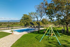 Children’s area - Villa Francesca with 4 bedrooms, private pool and big garden (Nedešcina)