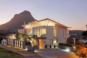 Front of property - Atzaró Cape Town (Cape Town)