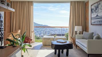 Superior Suite, City View | 1 bilik tidur, peti besi dalam bilik, meja, ruang kerja komputer riba