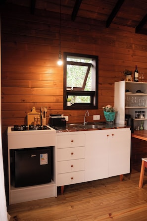 Honeymoon Cabin, Mountain View | Private kitchen