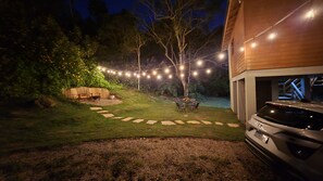 Front of property - evening/night - Tilli's Haus Praia & Campo (Florianópolis)