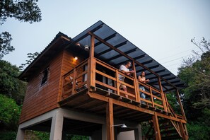 Chalet rustique pour lune de miel, vue sur la montagne | Vue sur le jardin