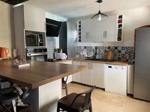 Private kitchen - Pretty Provencal farmhouse - 135 m2 - private pool (Cavaillon)