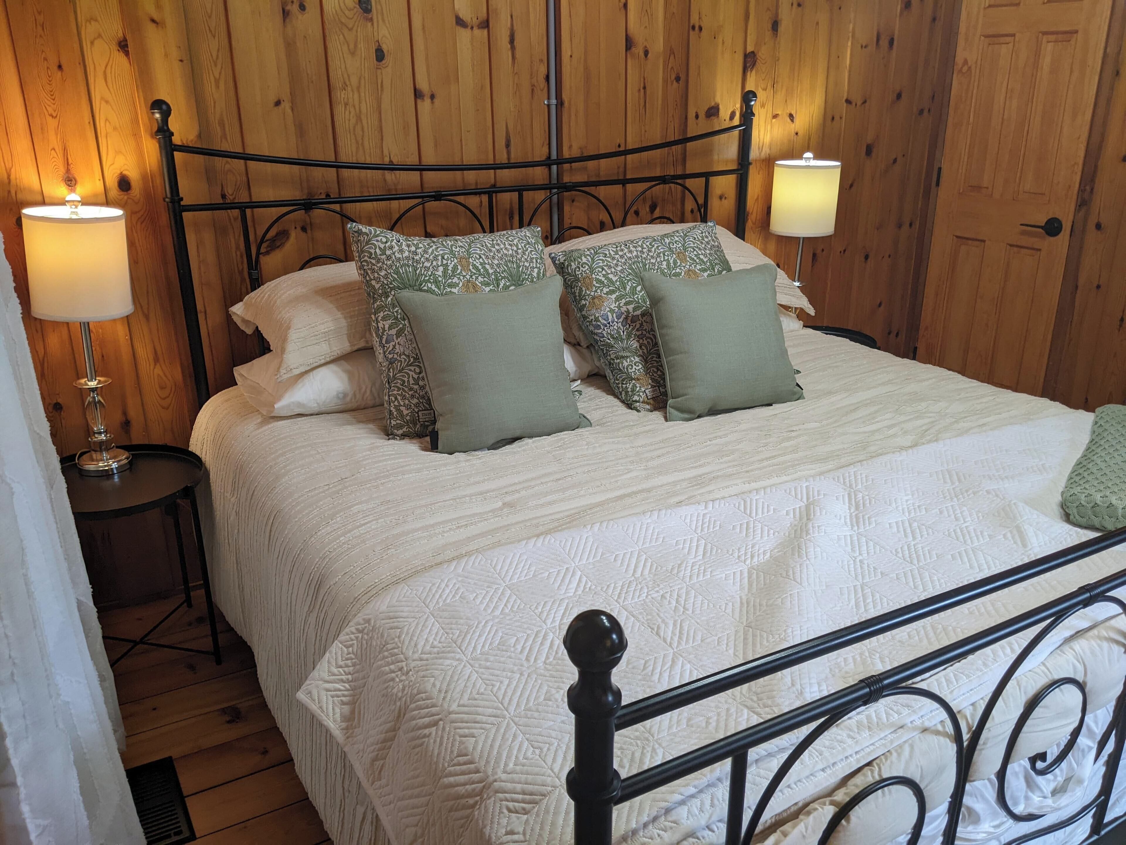 3 bedrooms, iron/ironing board, free WiFi, bed sheets