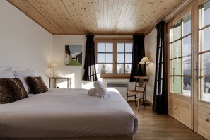 4 slaapkamers, een strijkplank/strijkijzer, gratis wifi, beddengoed