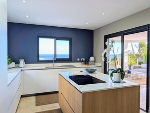 冰箱、微波炉、烤箱、炉灶