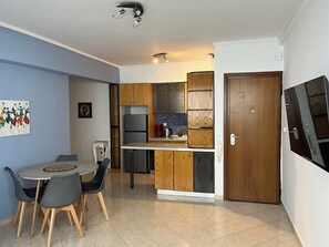 Pentole/stoviglie/utensili, tavolo da pranzo