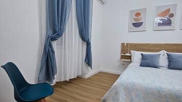 2 camere, una scrivania, ferro/asse da stiro, culla da viaggio