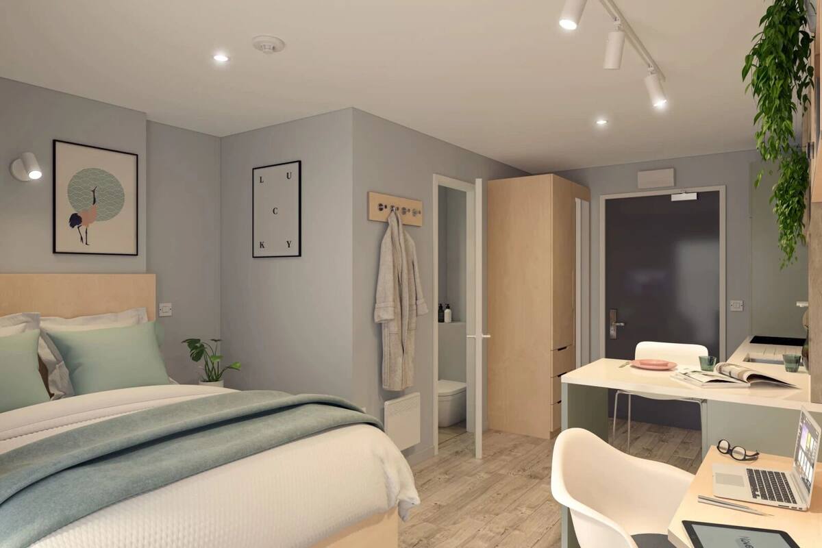 Deluxe Studio, 1 Double Bed | Blackout drapes, iron/ironing board (on request), WiFi (free)