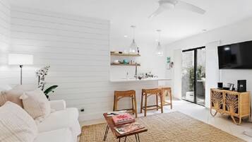 Smart TV, books, stereo