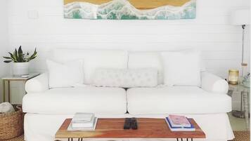 Smart TV, books, stereo