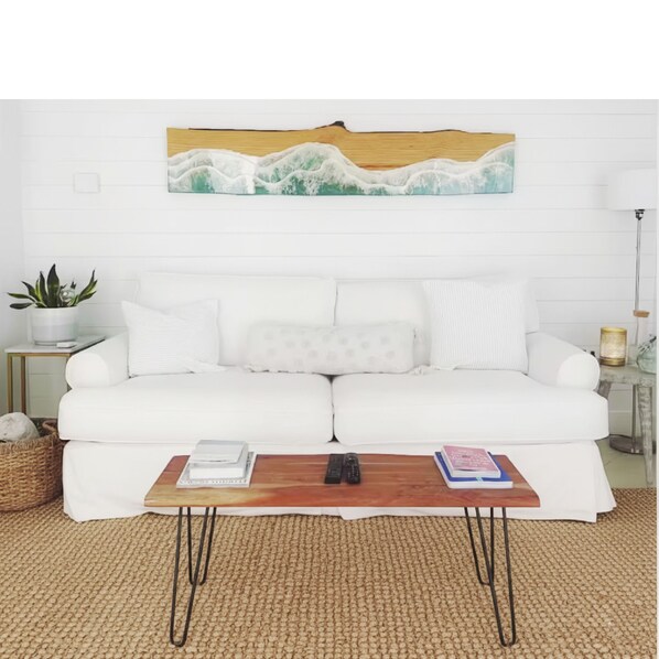 Smart TV, books, stereo