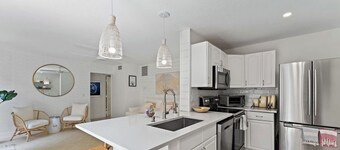 Beachside Modern Wellness Villa with Spacious Patio, Walk to the Beach