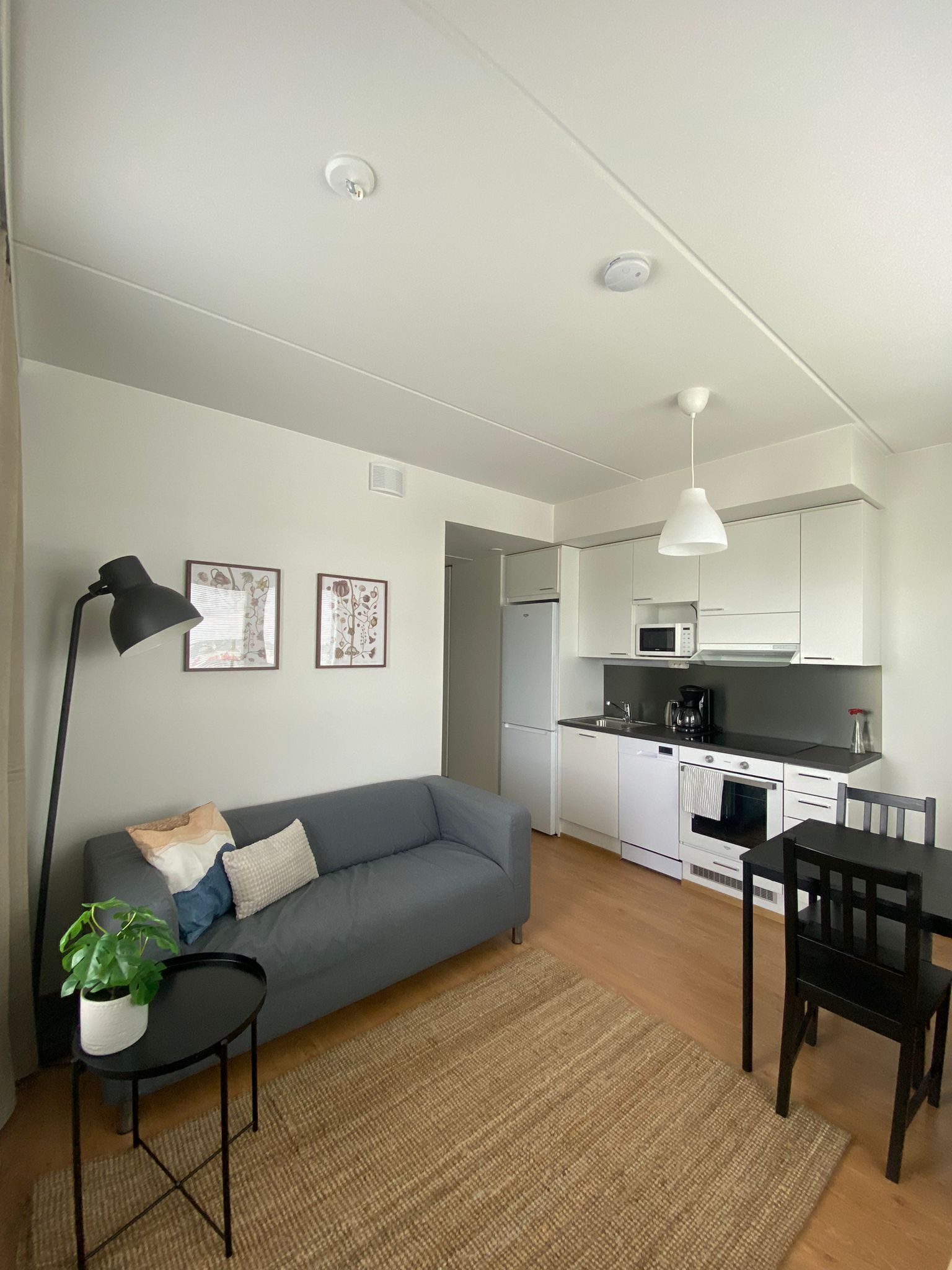 คลาสสิกอพาร์ทเมนท์, ระเบียง | ครัวส่วนตัว | กาต้มน้ำไฟฟ้า, เตาปิ้งขนมปัง