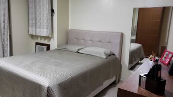 3 quartos, ferros/tábuas de passar roupa, Wi-Fi, roupa de cama