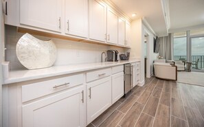 Condo, 4 habitaciones | Interior