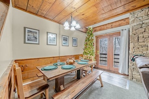 Dining - 3 Bed, 2 Bath in Seven Springs Resort (Champion)