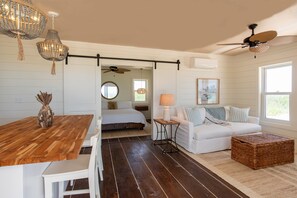 Villa, 6 Bedrooms | Interior
