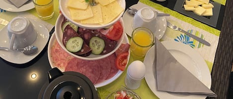Gratis lokale morgenmadsretter hver dag