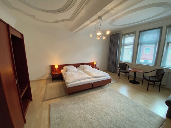 1 bedroom, hypo-allergenic bedding, minibar, desk - Passage 84 - Hotel & Café (Heilbad Heiligenstadt)